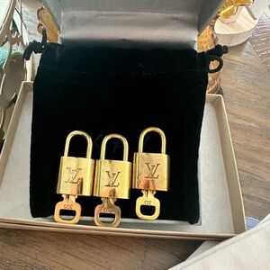 Louis Vuitton Lock & Keys💎Authentic you get one
